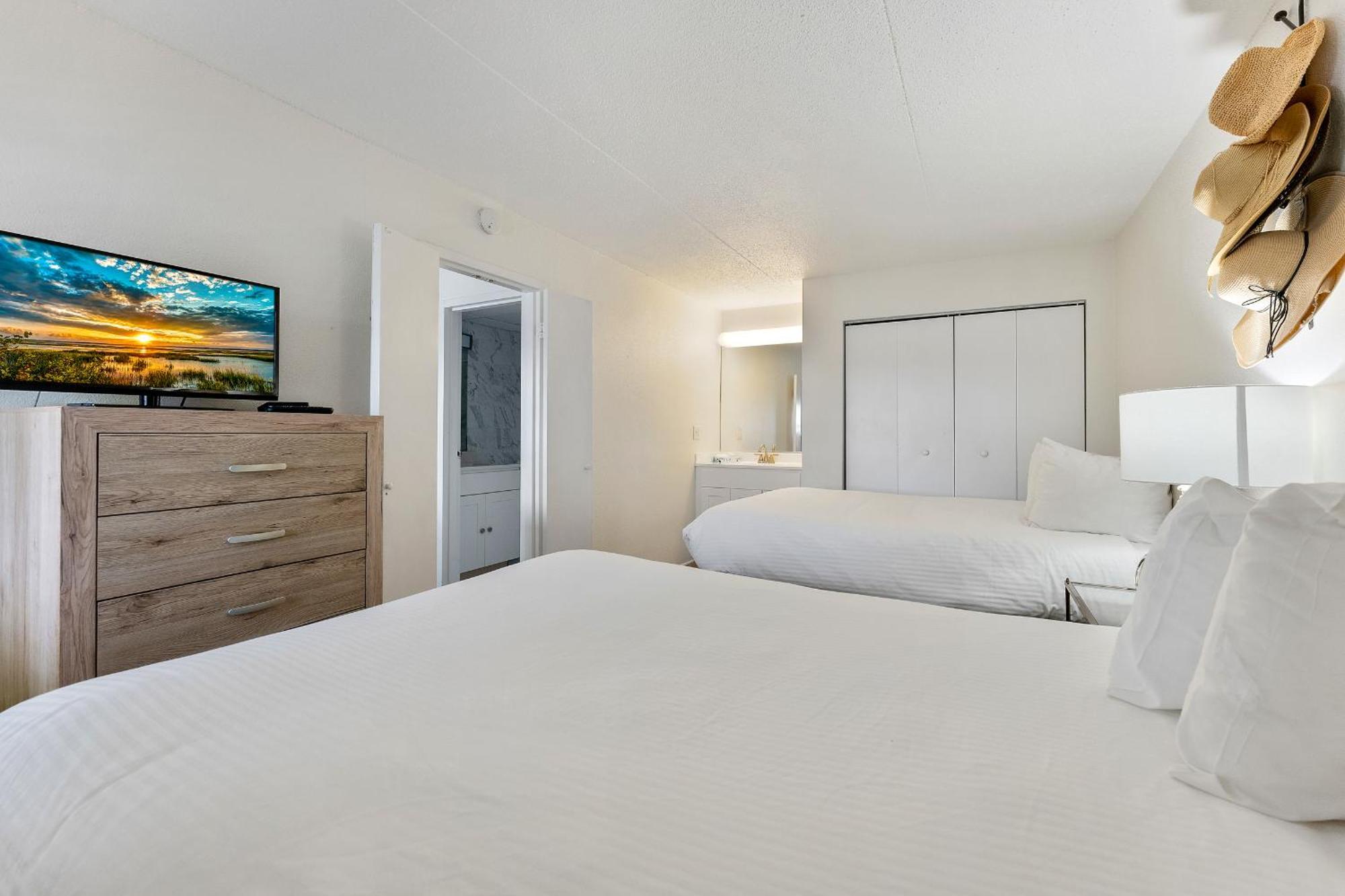Beachcomber Resort Avalon Buitenkant foto