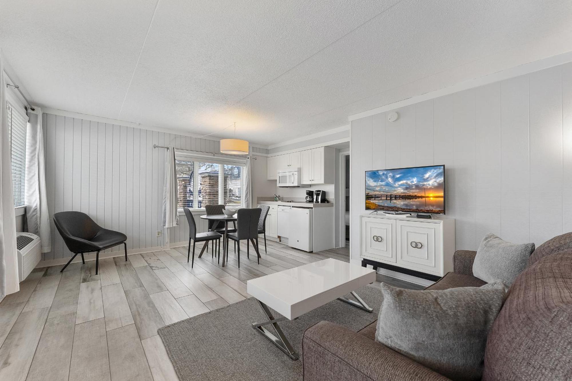 Beachcomber Resort Avalon Buitenkant foto