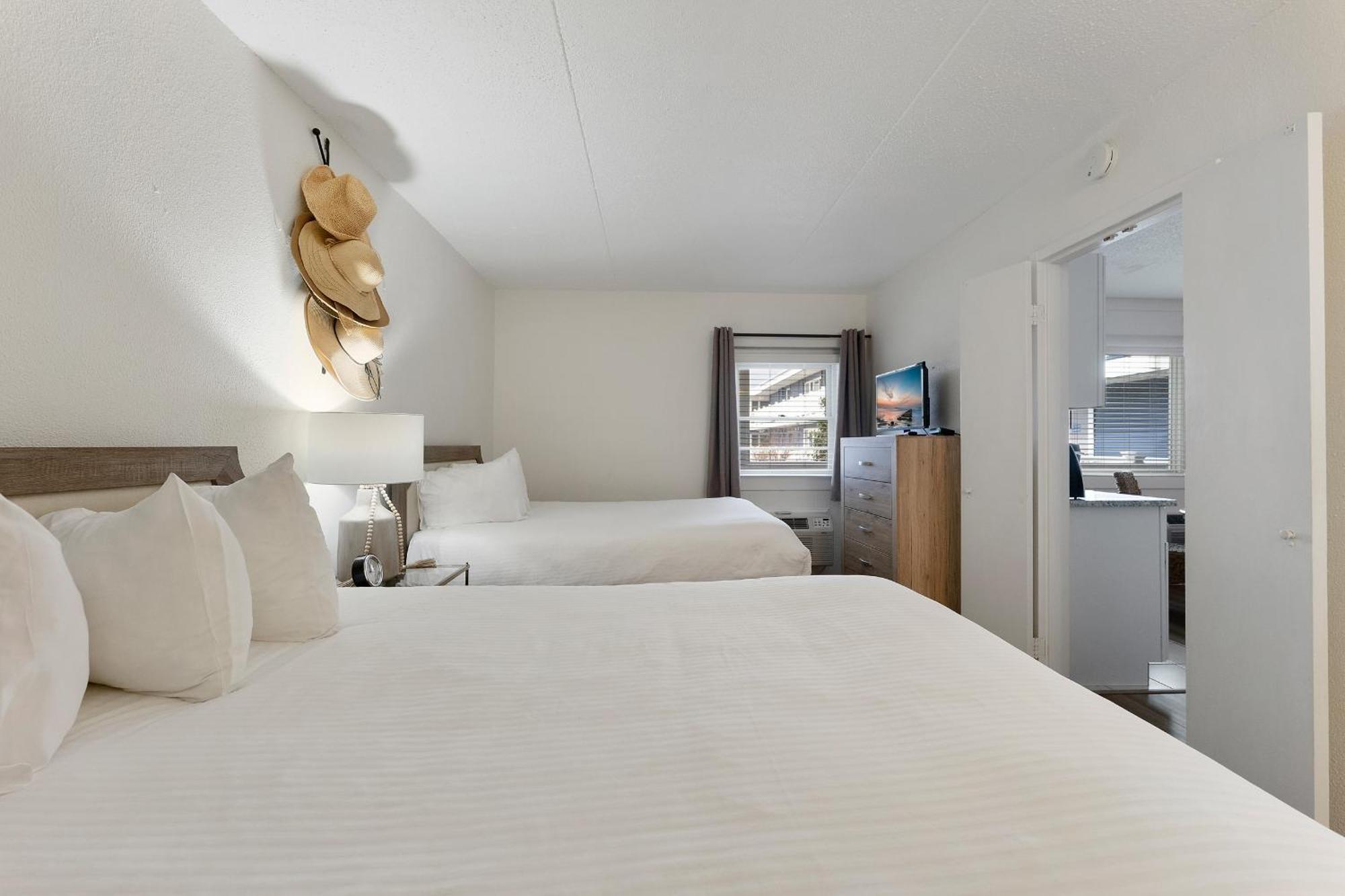 Beachcomber Resort Avalon Buitenkant foto